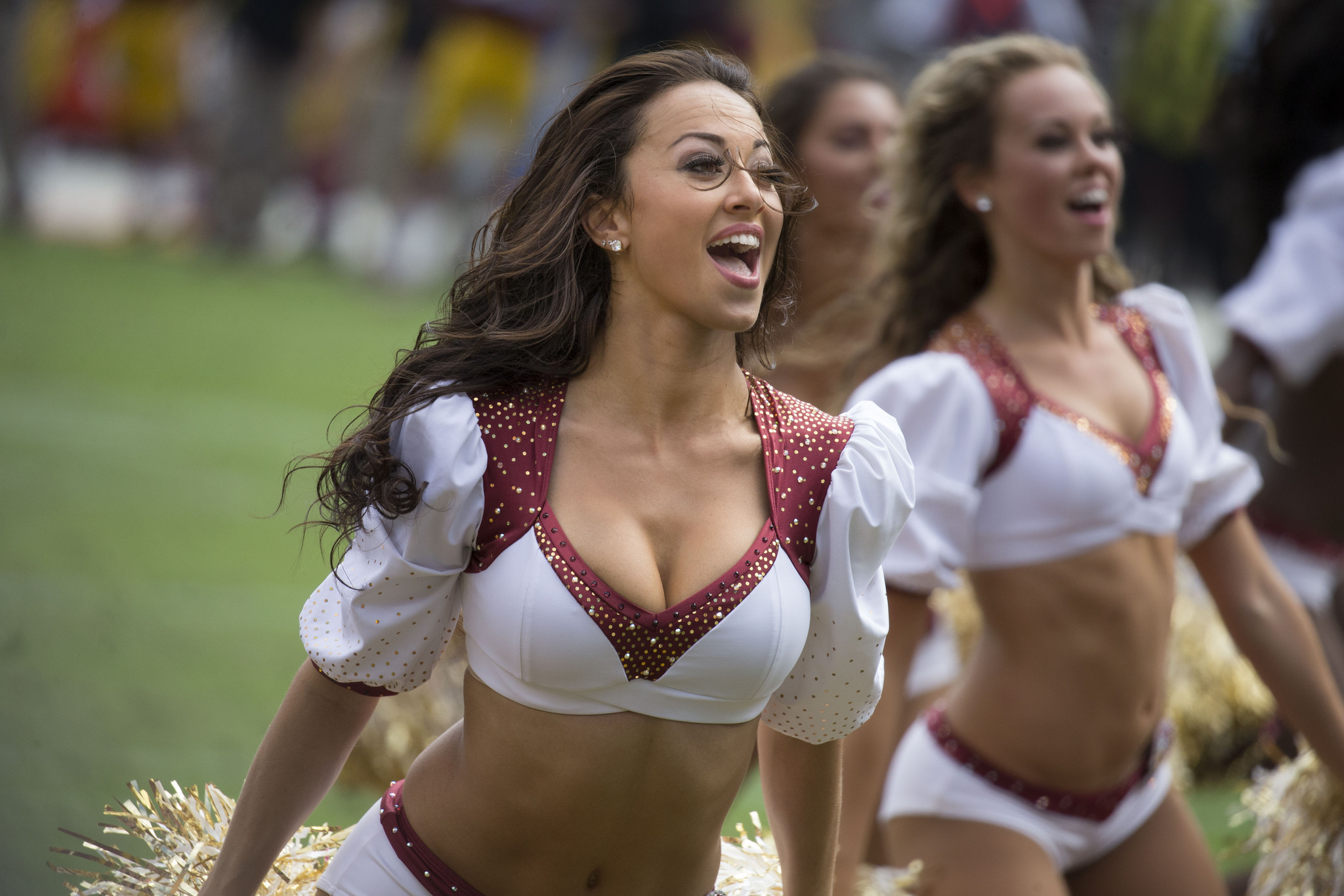 Report: Redskins cheerleaders made to take topless photos